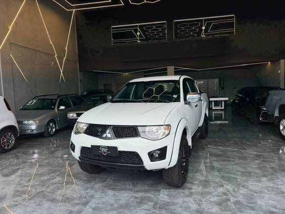 MITSUBISHI L200 TRITON 3.5 HPE 4X4 CD V6 24V FLEX 4P AUTOMÁTICO MITSUBISHI L200 TRITON 3.5 HPE 4X4 CD V6 24V FLEX 4P AUTOMÁTICO